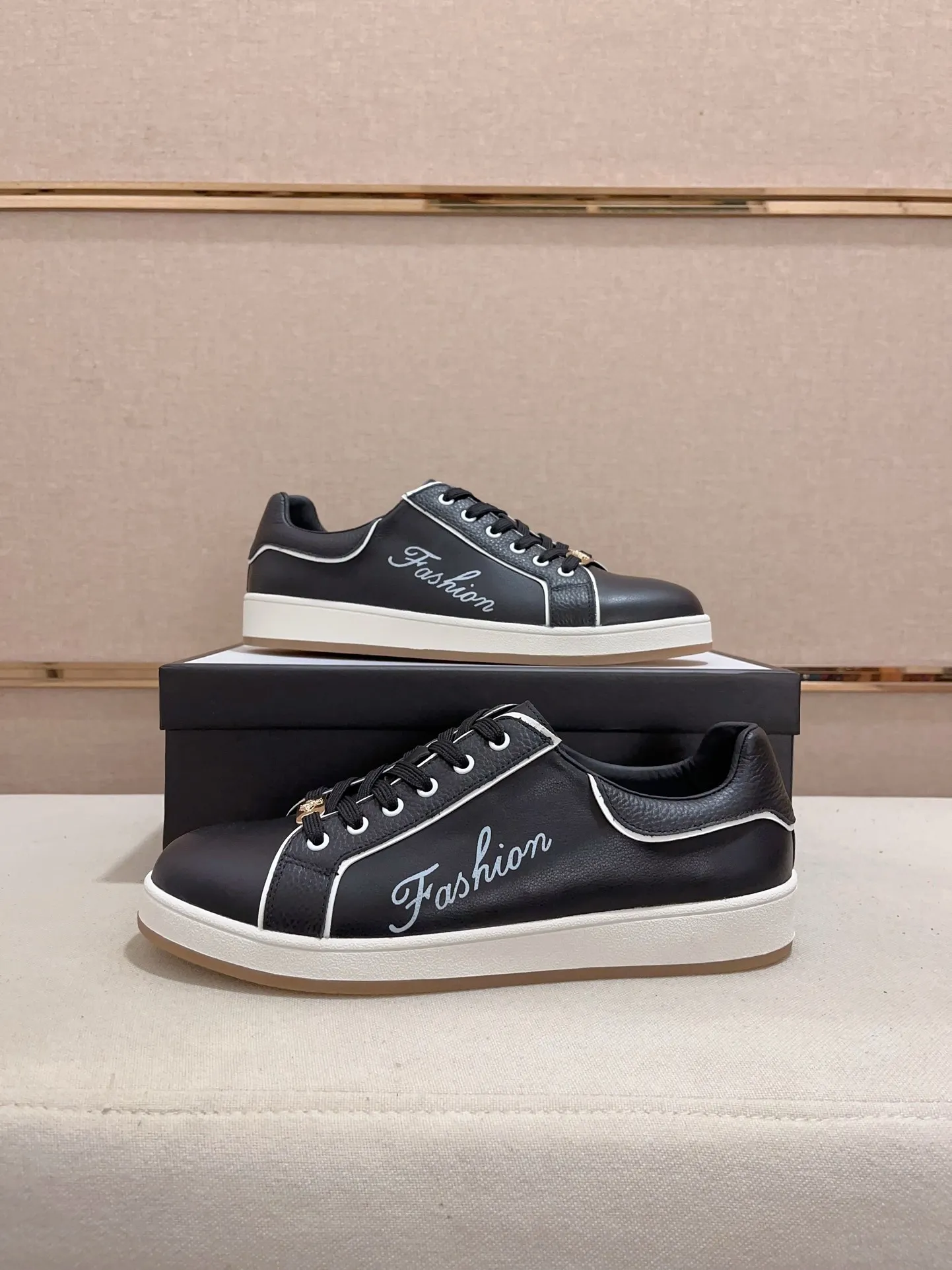 Men's shoes💰 440💰🇮🇹🇮🇹GUCCI(Gucci)🔍🔍new style Available simultaneously at counters, upper 🇮🇹 Italian imported cowhide, fully imported genuine leather lining 💪💪, completely 1⃣️ to 1⃣️ replica 🇮🇹💪💪, ⚠ sole : The original sole is specially provided by the original factory. The exclusive movable molded sole is super comfortable. ⚠Original factory goods, 🔍🔍high quality, you can enter and leave the counter at will, welcome to compare⚠. Code number:38-44